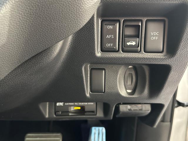 スカイライン ３７０ＧＴ　タイプＳ　ＥＴＣ　バックカメラ　ナビ　アルミホイール　オートライト　ＨＩＤ　ＡＴ　スマートキー　電動格納ミラー　盗難防止システム　パワーシート　ＣＤ　衝突安全ボディ　ＡＢＳ　ＥＳＣ　エアコン（11枚目）