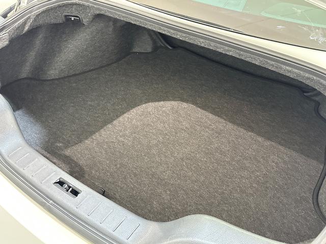 スカイライン ３７０ＧＴ　タイプＳ　ＥＴＣ　バックカメラ　ナビ　アルミホイール　オートライト　ＨＩＤ　ＡＴ　スマートキー　電動格納ミラー　盗難防止システム　パワーシート　ＣＤ　衝突安全ボディ　ＡＢＳ　ＥＳＣ　エアコン（27枚目）