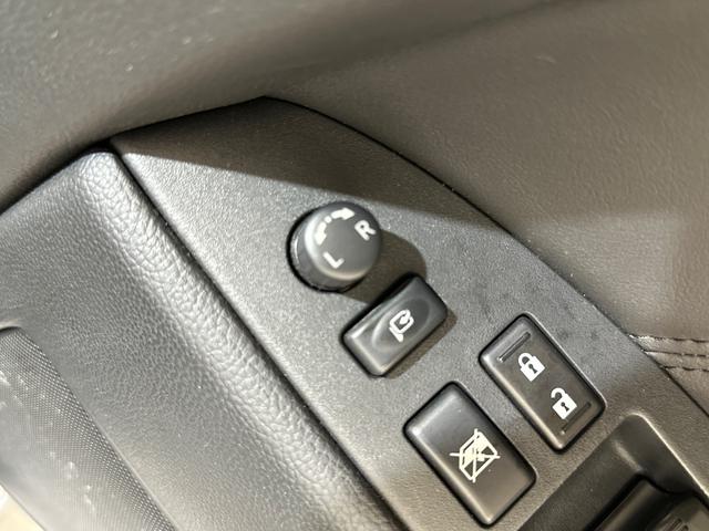 スカイライン ３７０ＧＴ　タイプＳ　ＥＴＣ　バックカメラ　ナビ　アルミホイール　オートライト　ＨＩＤ　ＡＴ　スマートキー　電動格納ミラー　盗難防止システム　パワーシート　ＣＤ　衝突安全ボディ　ＡＢＳ　ＥＳＣ　エアコン（35枚目）
