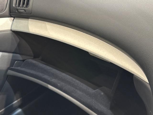 スカイライン ３７０ＧＴ　タイプＳ　ＥＴＣ　バックカメラ　ナビ　アルミホイール　オートライト　ＨＩＤ　ＡＴ　スマートキー　電動格納ミラー　盗難防止システム　パワーシート　ＣＤ　衝突安全ボディ　ＡＢＳ　ＥＳＣ　エアコン（37枚目）