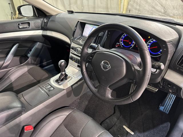 スカイライン ３７０ＧＴ　タイプＳ　ＥＴＣ　バックカメラ　ナビ　アルミホイール　オートライト　ＨＩＤ　ＡＴ　スマートキー　電動格納ミラー　盗難防止システム　パワーシート　ＣＤ　衝突安全ボディ　ＡＢＳ　ＥＳＣ　エアコン（39枚目）
