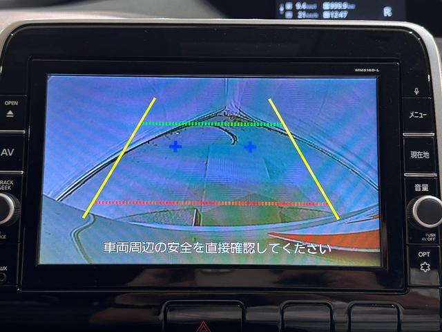 セレナ ハイウェイスター　ＥＴＣ　バックカメラ　ナビ　ＴＶ　オートクルーズコントロール　衝突被害軽減システム　両側電動スライドドア　オートライト　スマートキー　アイドリングストップ　電動格納ミラー　３列シート　フルフラット（9枚目）