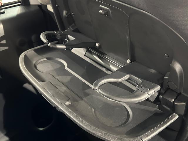 セレナ ハイウェイスター　ＥＴＣ　バックカメラ　ナビ　ＴＶ　オートクルーズコントロール　衝突被害軽減システム　両側電動スライドドア　オートライト　スマートキー　アイドリングストップ　電動格納ミラー　３列シート　フルフラット（50枚目）