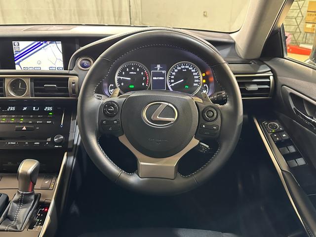 LEXUS IS IS300H