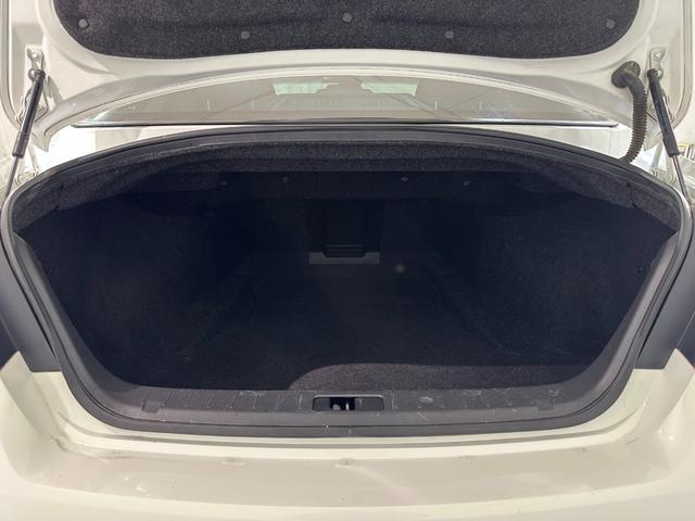 フーガ ３７０ＧＴ　タイプＳ　ＢＯＳＥサウンド　本革シート　ＥＴＣ　オートクルーズコントロール　バックカメラ　ナビ　ＴＶ　アルミホイール　オートライト　ＨＩＤ　ＡＴ　スマートキー　電動格納ミラー　パワーシート　オットマン　ＣＤ（20枚目）
