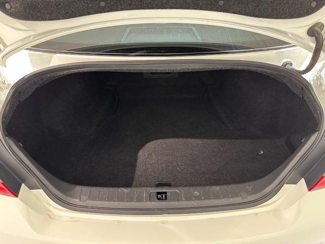 フーガ ３７０ＧＴ　タイプＳ　ＢＯＳＥサウンド　本革シート　ＥＴＣ　オートクルーズコントロール　バックカメラ　ナビ　ＴＶ　アルミホイール　オートライト　ＨＩＤ　ＡＴ　スマートキー　電動格納ミラー　パワーシート　オットマン　ＣＤ（26枚目）