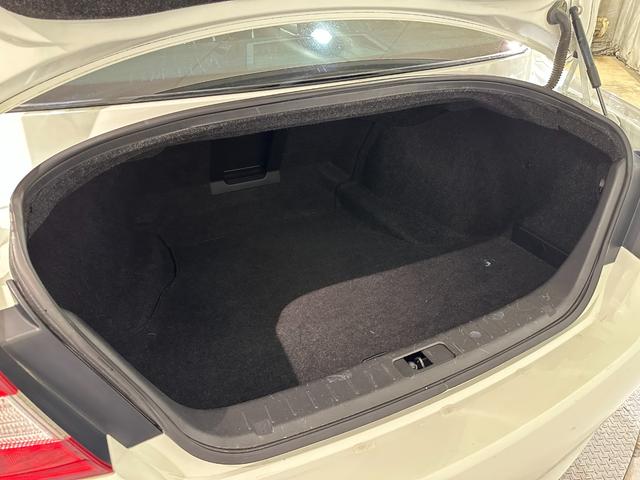 フーガ ３７０ＧＴ　タイプＳ　ＢＯＳＥサウンド　本革シート　ＥＴＣ　オートクルーズコントロール　バックカメラ　ナビ　ＴＶ　アルミホイール　オートライト　ＨＩＤ　ＡＴ　スマートキー　電動格納ミラー　パワーシート　オットマン　ＣＤ（27枚目）