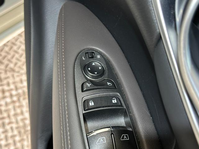 フーガ ３７０ＧＴ　タイプＳ　ＢＯＳＥサウンド　本革シート　ＥＴＣ　オートクルーズコントロール　バックカメラ　ナビ　ＴＶ　アルミホイール　オートライト　ＨＩＤ　ＡＴ　スマートキー　電動格納ミラー　パワーシート　オットマン　ＣＤ（35枚目）