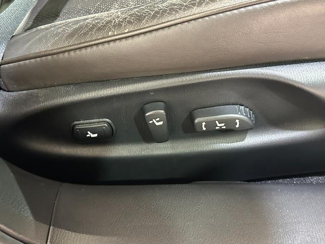フーガ ３７０ＧＴ　タイプＳ　ＢＯＳＥサウンド　本革シート　ＥＴＣ　オートクルーズコントロール　バックカメラ　ナビ　ＴＶ　アルミホイール　オートライト　ＨＩＤ　ＡＴ　スマートキー　電動格納ミラー　パワーシート　オットマン　ＣＤ（36枚目）