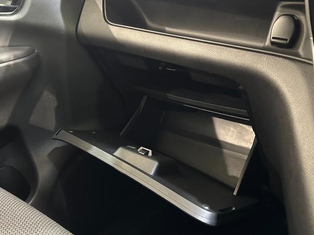 セレナ Ｂ　全周囲カメラ　ナビ　オートクルーズコントロール　両側スライドドア　オートライト　スマートキー　電動格納ミラー　３列シート　パワーウインドウ　パワーステアリング　ＡＢＳ　エアバッグ（12枚目）