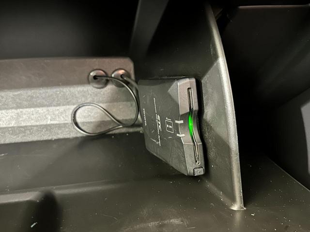 FJクルーザー ベースグレード 4WD ETC バックカメラ クリアランスソナー ナビ TV キーレスエントリー AT 盗難防止システム 衝突安全ボディ CD DVD再生 ABS ESC(12枚目)