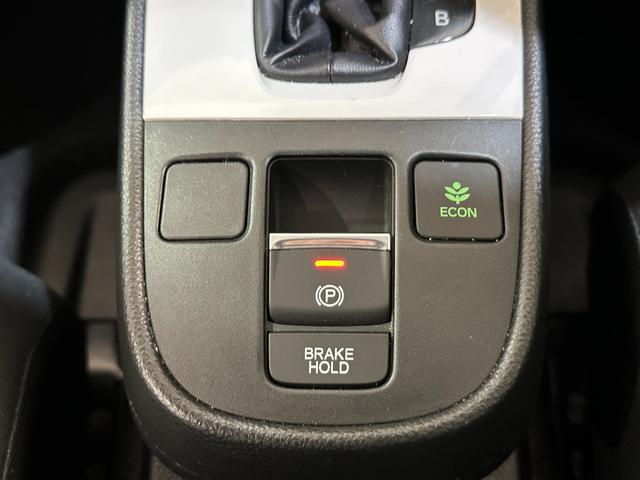 フィット e:HEVベーシック 4WD ETC バックカメラ ナビ クリアランスソナー オートクルーズコントロール レーンアシスト 衝突被害軽減システム オートライト LEDヘッドランプ スマートキー(11枚目)