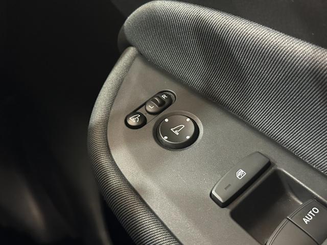 フィット e:HEVベーシック 4WD ETC バックカメラ ナビ クリアランスソナー オートクルーズコントロール レーンアシスト 衝突被害軽減システム オートライト LEDヘッドランプ スマートキー(15枚目)