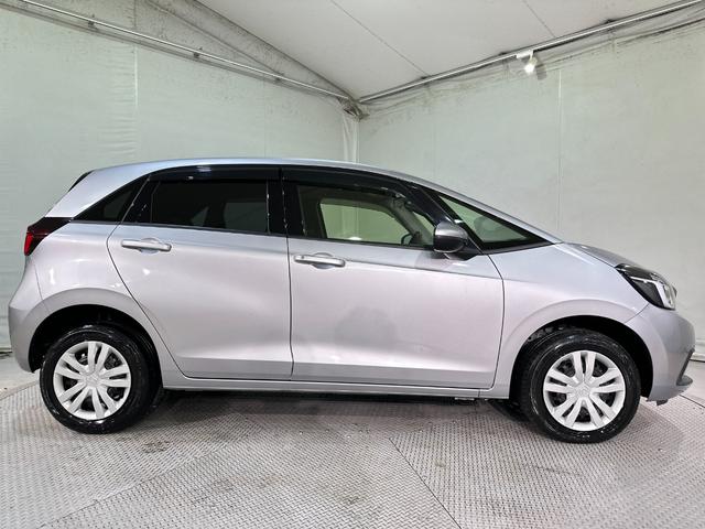フィット e:HEVベーシック 4WD ETC バックカメラ ナビ クリアランスソナー オートクルーズコントロール レーンアシスト 衝突被害軽減システム オートライト LEDヘッドランプ スマートキー(18枚目)