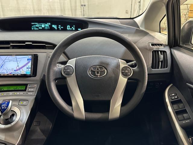 プリウス L ETC ナビ オートライト CVT スマートキー 電動格納ミラー 盗難防止システム 衝突安全ボディ ABS エアコン パワーステアリング パワーウィンドウ 運転席エアバッグ アルミホイール(6枚目)
