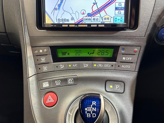 プリウス L ETC ナビ オートライト CVT スマートキー 電動格納ミラー 盗難防止システム 衝突安全ボディ ABS エアコン パワーステアリング パワーウィンドウ 運転席エアバッグ アルミホイール(13枚目)