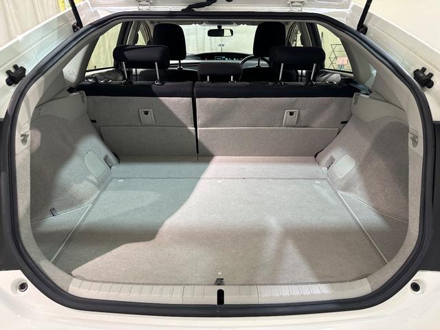 プリウス L ETC ナビ オートライト CVT スマートキー 電動格納ミラー 盗難防止システム 衝突安全ボディ ABS エアコン パワーステアリング パワーウィンドウ 運転席エアバッグ アルミホイール(22枚目)