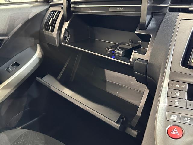 プリウス L ETC ナビ オートライト CVT スマートキー 電動格納ミラー 盗難防止システム 衝突安全ボディ ABS エアコン パワーステアリング パワーウィンドウ 運転席エアバッグ アルミホイール(23枚目)