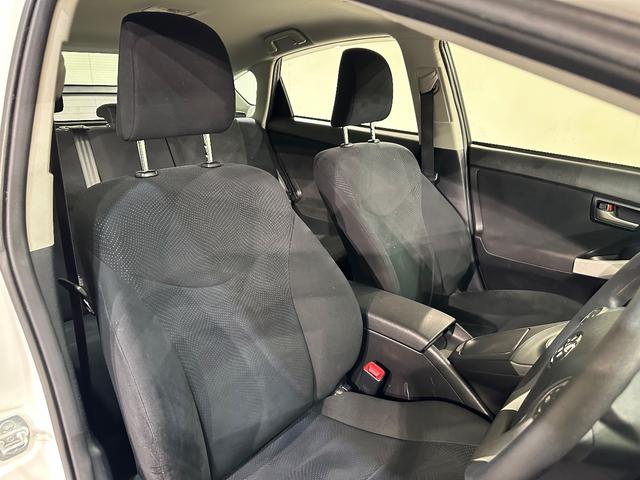 プリウス L ETC ナビ オートライト CVT スマートキー 電動格納ミラー 盗難防止システム 衝突安全ボディ ABS エアコン パワーステアリング パワーウィンドウ 運転席エアバッグ アルミホイール(26枚目)