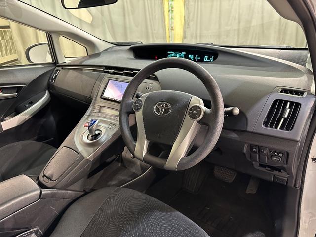 プリウス L ETC ナビ オートライト CVT スマートキー 電動格納ミラー 盗難防止システム 衝突安全ボディ ABS エアコン パワーステアリング パワーウィンドウ 運転席エアバッグ アルミホイール(34枚目)