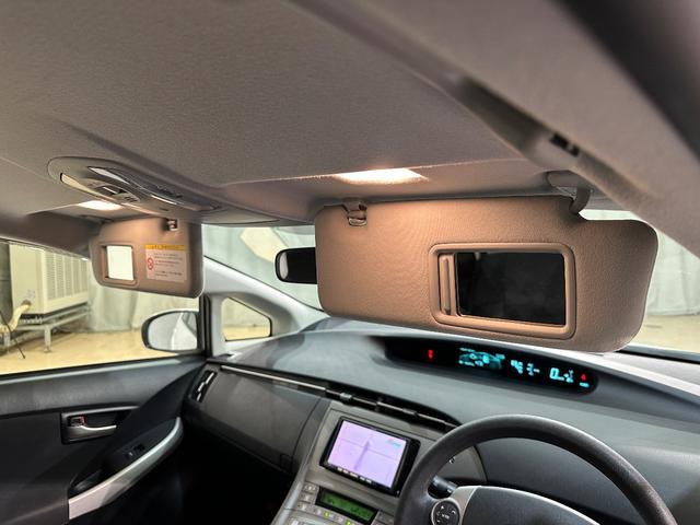 プリウス L ETC ナビ オートライト CVT スマートキー 電動格納ミラー 盗難防止システム 衝突安全ボディ ABS エアコン パワーステアリング パワーウィンドウ 運転席エアバッグ アルミホイール(35枚目)