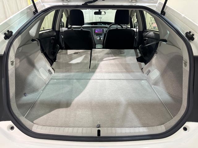 プリウス L ETC ナビ オートライト CVT スマートキー 電動格納ミラー 盗難防止システム 衝突安全ボディ ABS エアコン パワーステアリング パワーウィンドウ 運転席エアバッグ アルミホイール(39枚目)