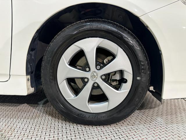 プリウス L ETC ナビ オートライト CVT スマートキー 電動格納ミラー 盗難防止システム 衝突安全ボディ ABS エアコン パワーステアリング パワーウィンドウ 運転席エアバッグ アルミホイール(41枚目)