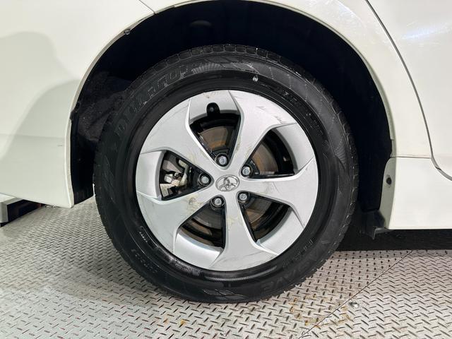 プリウス L ETC ナビ オートライト CVT スマートキー 電動格納ミラー 盗難防止システム 衝突安全ボディ ABS エアコン パワーステアリング パワーウィンドウ 運転席エアバッグ アルミホイール(42枚目)