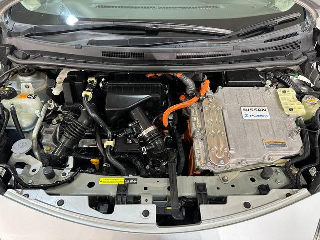 ノート e-パワー B FOUR 4WD ETC 全周囲カメラ ナビ クリアランスソナー 衝突被害軽減システム オートライト スマートキー 電動格納ミラー 盗難防止システム 衝突安全ボディ ABS パワーウインドウ エアバッグ(22枚目)