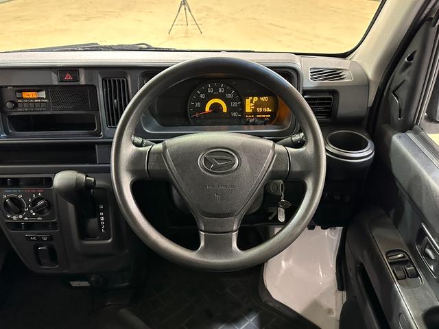 ハイゼットカーゴ DX SAIII AT 衝突被害軽減システム 両側スライドドア キーレスエントリー アイドリングストップ オートマチックハイビーム オートライト ESC エアコン パワーステアリング ABS パワーウインドウ(7枚目)