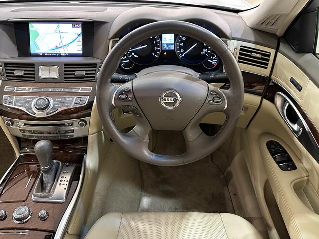 フーガ 250GT タイプP 革シート ワンオーナー ETC オートクルーズコントロール バックカメラ ナビ TV アルミホイール オートライト HID サンルーフ AT シートエアコン スマートキー 電動格納ミラー(6枚目)