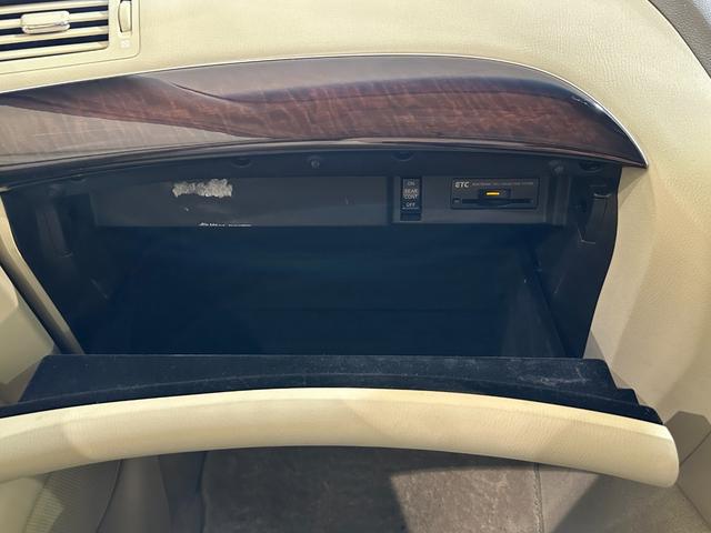 フーガ 250GT タイプP 革シート ワンオーナー ETC オートクルーズコントロール バックカメラ ナビ TV アルミホイール オートライト HID サンルーフ AT シートエアコン スマートキー 電動格納ミラー(23枚目)