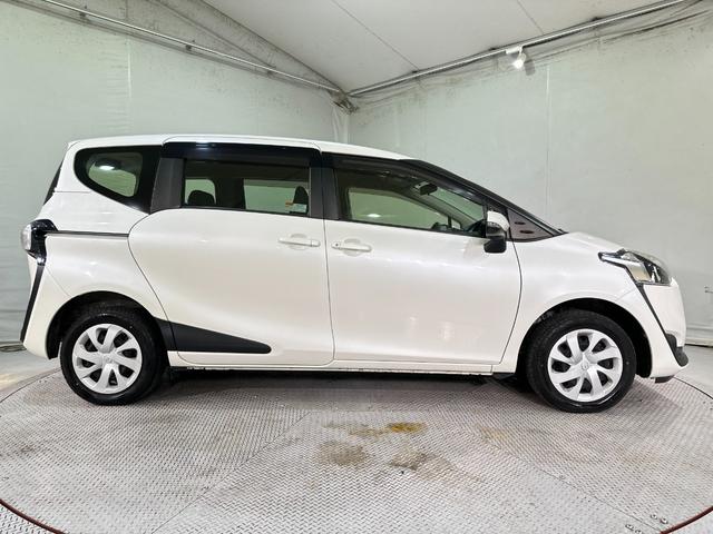 シエンタ X Vパッケージ 4WD ETC バックカメラ ナビ TV 両側スライドドア キーレスエントリー 3列シート CVT CD ミュージックプレイヤー接続可 衝突安全ボディ ABS ESC パワーステアリング エアバッグ(18枚目)