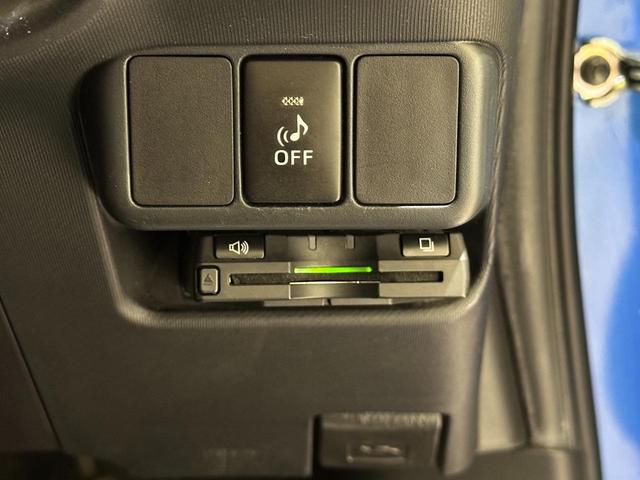 アクア G ETC バックカメラ ナビ TV アルミホイール オートライト ヘッドライトウォッシャー スマートキー 電動格納ミラー 衝突安全ボディ ABS ESC CD DVD再生 ABS リヤスポイラー(8枚目)