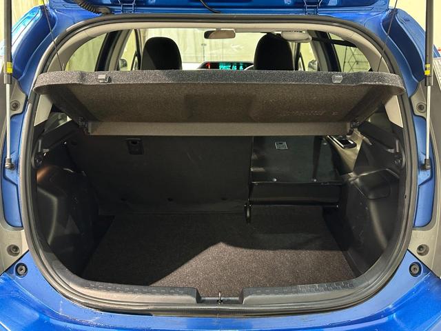 アクア G ETC バックカメラ ナビ TV アルミホイール オートライト ヘッドライトウォッシャー スマートキー 電動格納ミラー 衝突安全ボディ ABS ESC CD DVD再生 ABS リヤスポイラー(31枚目)