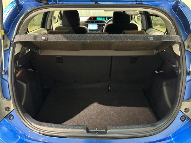 アクア G ETC バックカメラ ナビ TV アルミホイール オートライト ヘッドライトウォッシャー スマートキー 電動格納ミラー 衝突安全ボディ ABS ESC CD DVD再生 ABS リヤスポイラー(40枚目)