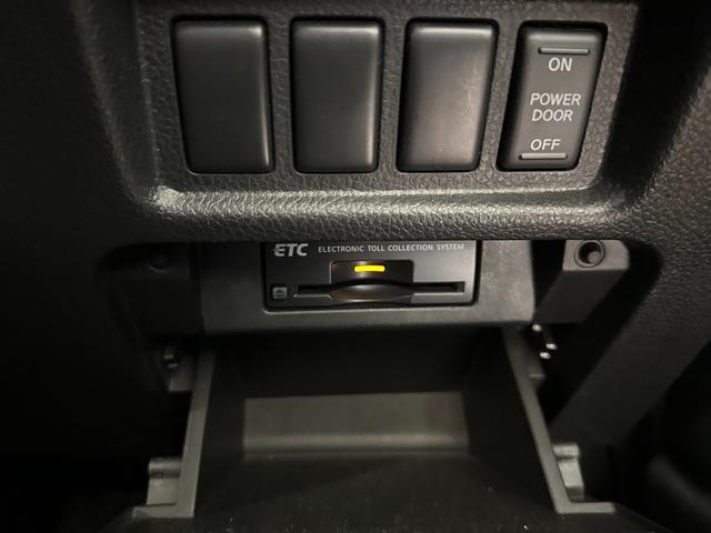 エルグランド ３５０ハイウェイスター　ＥＴＣ　全周囲カメラ　ナビ　ＴＶ　両側電動スライドドア　オートライト　ＨＩＤ　スマートキー　電動格納ミラー　後席モニター　３列シート　ＣＶＴ　アルミホイール　ＡＢＳ　エアバッグ　パワーウインドウ（6枚目）