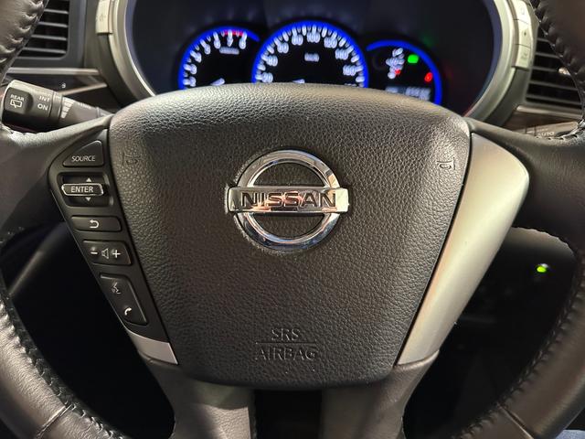 エルグランド ３５０ハイウェイスター　ＥＴＣ　全周囲カメラ　ナビ　ＴＶ　両側電動スライドドア　オートライト　ＨＩＤ　スマートキー　電動格納ミラー　後席モニター　３列シート　ＣＶＴ　アルミホイール　ＡＢＳ　エアバッグ　パワーウインドウ（10枚目）