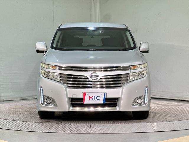 エルグランド ３５０ハイウェイスター　ＥＴＣ　全周囲カメラ　ナビ　ＴＶ　両側電動スライドドア　オートライト　ＨＩＤ　スマートキー　電動格納ミラー　後席モニター　３列シート　ＣＶＴ　アルミホイール　ＡＢＳ　エアバッグ　パワーウインドウ（14枚目）