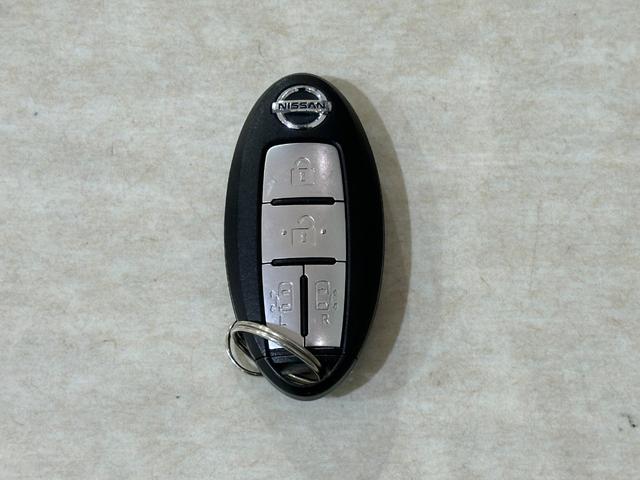 エルグランド ３５０ハイウェイスター　ＥＴＣ　全周囲カメラ　ナビ　ＴＶ　両側電動スライドドア　オートライト　ＨＩＤ　スマートキー　電動格納ミラー　後席モニター　３列シート　ＣＶＴ　アルミホイール　ＡＢＳ　エアバッグ　パワーウインドウ（28枚目）