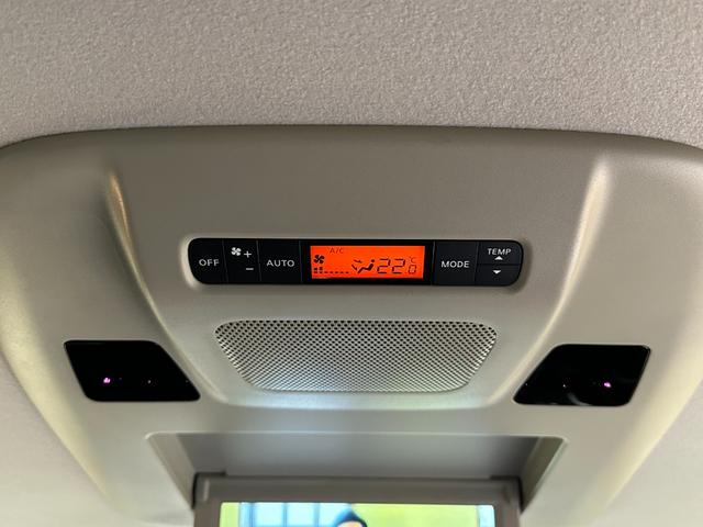 エルグランド ３５０ハイウェイスター　ＥＴＣ　全周囲カメラ　ナビ　ＴＶ　両側電動スライドドア　オートライト　ＨＩＤ　スマートキー　電動格納ミラー　後席モニター　３列シート　ＣＶＴ　アルミホイール　ＡＢＳ　エアバッグ　パワーウインドウ（32枚目）