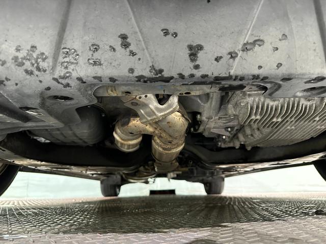 エルグランド ３５０ハイウェイスター　ＥＴＣ　全周囲カメラ　ナビ　ＴＶ　両側電動スライドドア　オートライト　ＨＩＤ　スマートキー　電動格納ミラー　後席モニター　３列シート　ＣＶＴ　アルミホイール　ＡＢＳ　エアバッグ　パワーウインドウ（33枚目）