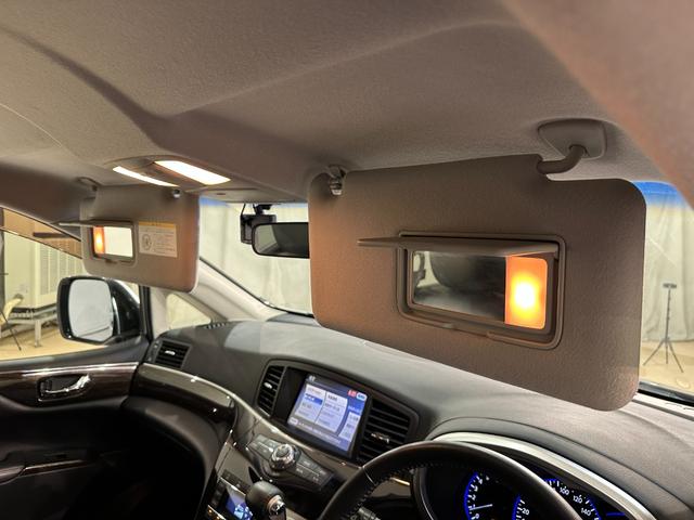 エルグランド ３５０ハイウェイスター　ＥＴＣ　全周囲カメラ　ナビ　ＴＶ　両側電動スライドドア　オートライト　ＨＩＤ　スマートキー　電動格納ミラー　後席モニター　３列シート　ＣＶＴ　アルミホイール　ＡＢＳ　エアバッグ　パワーウインドウ（40枚目）