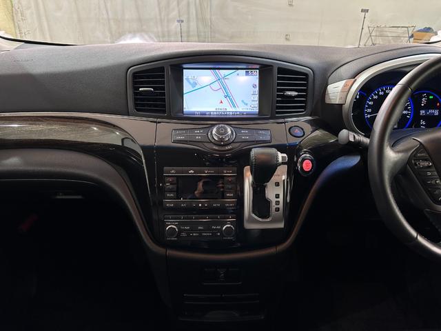 エルグランド ３５０ハイウェイスター　ＥＴＣ　全周囲カメラ　ナビ　ＴＶ　両側電動スライドドア　オートライト　ＨＩＤ　スマートキー　電動格納ミラー　後席モニター　３列シート　ＣＶＴ　アルミホイール　ＡＢＳ　エアバッグ　パワーウインドウ（45枚目）