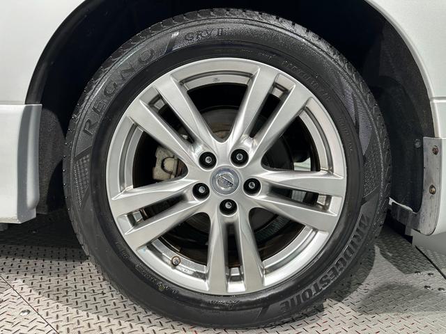 エルグランド ３５０ハイウェイスター　ＥＴＣ　全周囲カメラ　ナビ　ＴＶ　両側電動スライドドア　オートライト　ＨＩＤ　スマートキー　電動格納ミラー　後席モニター　３列シート　ＣＶＴ　アルミホイール　ＡＢＳ　エアバッグ　パワーウインドウ（48枚目）