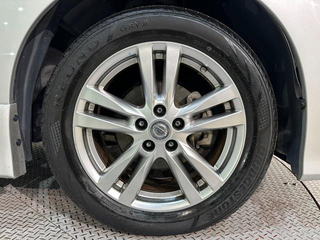 エルグランド ３５０ハイウェイスター　ＥＴＣ　全周囲カメラ　ナビ　ＴＶ　両側電動スライドドア　オートライト　ＨＩＤ　スマートキー　電動格納ミラー　後席モニター　３列シート　ＣＶＴ　アルミホイール　ＡＢＳ　エアバッグ　パワーウインドウ（50枚目）