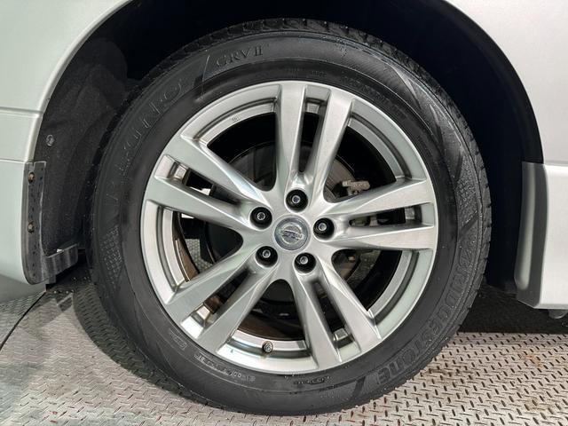 エルグランド ３５０ハイウェイスター　ＥＴＣ　全周囲カメラ　ナビ　ＴＶ　両側電動スライドドア　オートライト　ＨＩＤ　スマートキー　電動格納ミラー　後席モニター　３列シート　ＣＶＴ　アルミホイール　ＡＢＳ　エアバッグ　パワーウインドウ（51枚目）