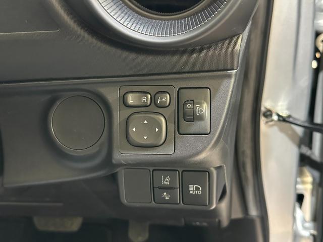 アクア L バックカメラ ナビ 衝突被害軽減システム オートマチックハイビーム キーレスエントリー 電動格納ミラー 衝突安全ボディ ABS ESC CD DVD再生 エアバッグ パワーウインドウ(13枚目)