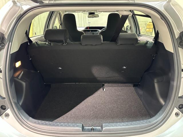 アクア L バックカメラ ナビ 衝突被害軽減システム オートマチックハイビーム キーレスエントリー 電動格納ミラー 衝突安全ボディ ABS ESC CD DVD再生 エアバッグ パワーウインドウ(32枚目)