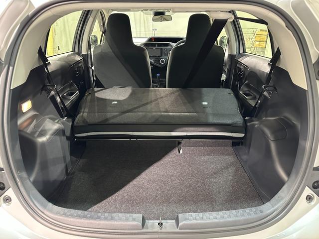 アクア L バックカメラ ナビ 衝突被害軽減システム オートマチックハイビーム キーレスエントリー 電動格納ミラー 衝突安全ボディ ABS ESC CD DVD再生 エアバッグ パワーウインドウ(33枚目)